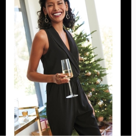 Evereve Black Teagan Jumpsuit V-neck Sleeveless Pockets Sz L - Picture 2 of 9